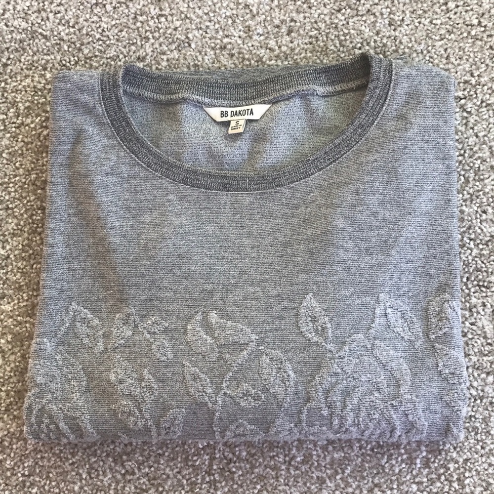 BB Dakota Gray Sweater with Flower Detail - Picture 1 of 6